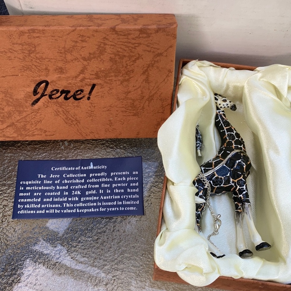 Bejeweled Formal Giraffe With Dark Spots Keepsake